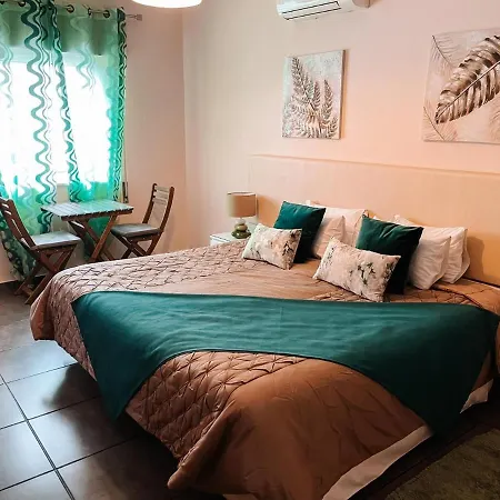 Merry's House בית הארחה לאגוּ‏ש