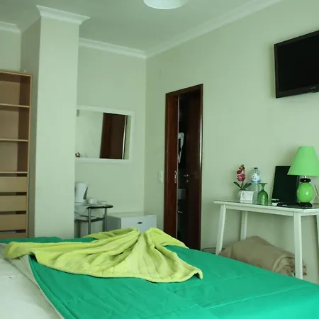 Merry's House 4* לאגוּ‏ש