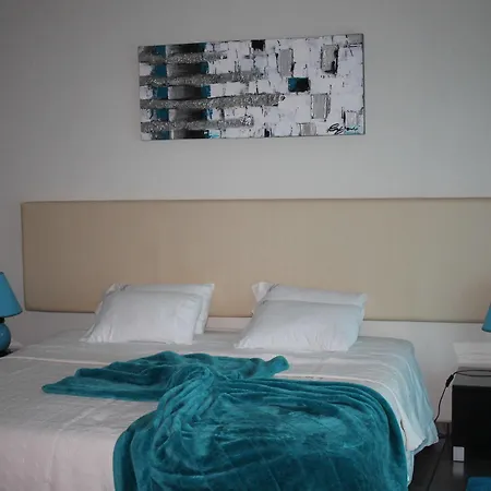 Merry's House 4* לאגוּ‏ש
