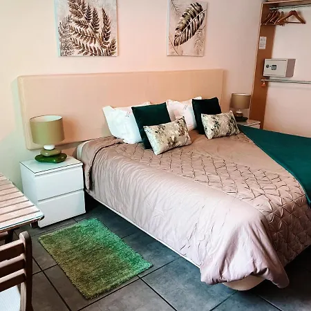 Merry's House Лагуш